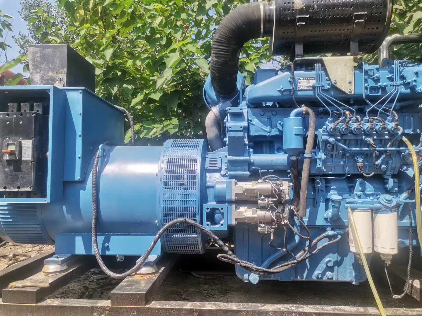 望花详细说明降低 800kW 柴油发电机输出电流波动的方法